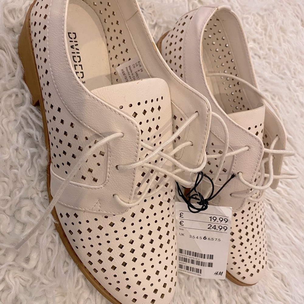 DIVIDED Shoes